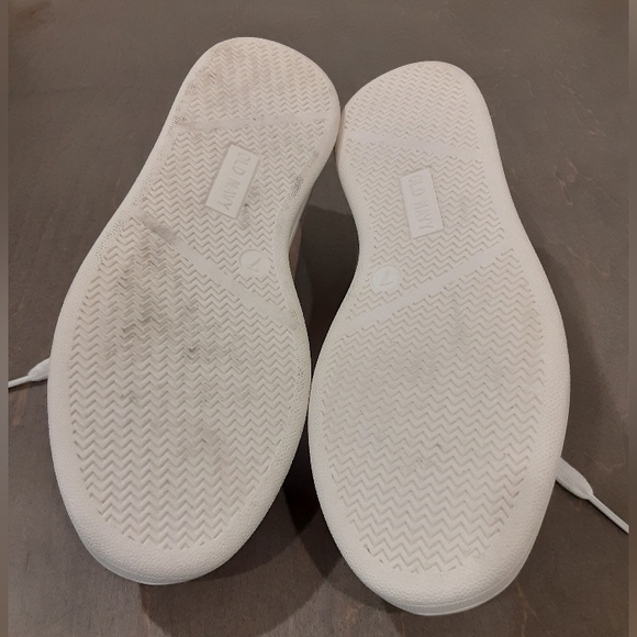 Old Navy Sneakers Size 7 - Picture 3 of 3